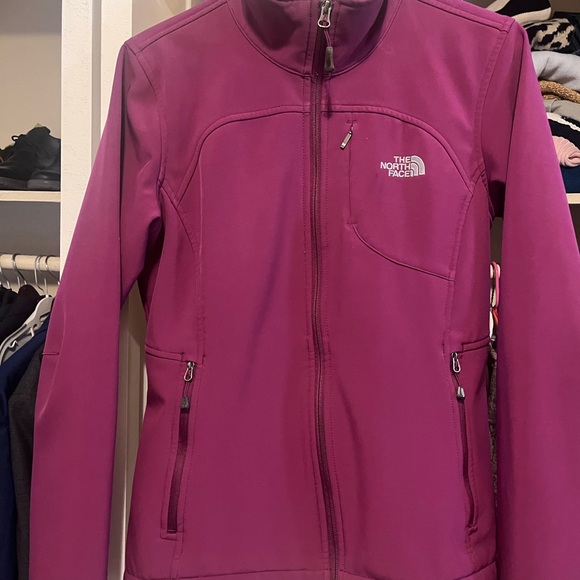 The North Face Women's Raspberry Softshell Utility Jacket - Picture 2 of 2